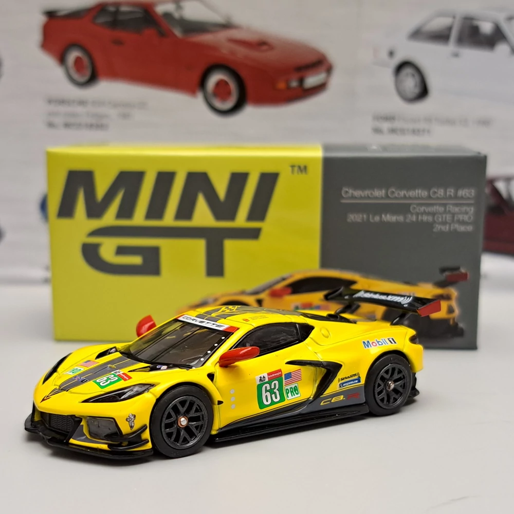 Chevrolet Corvette C8.R fém modellautó 1:64 méretarányban