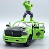 Dodge Ram 1500 Pick-Up 1:24 Hulk figurával autó modell