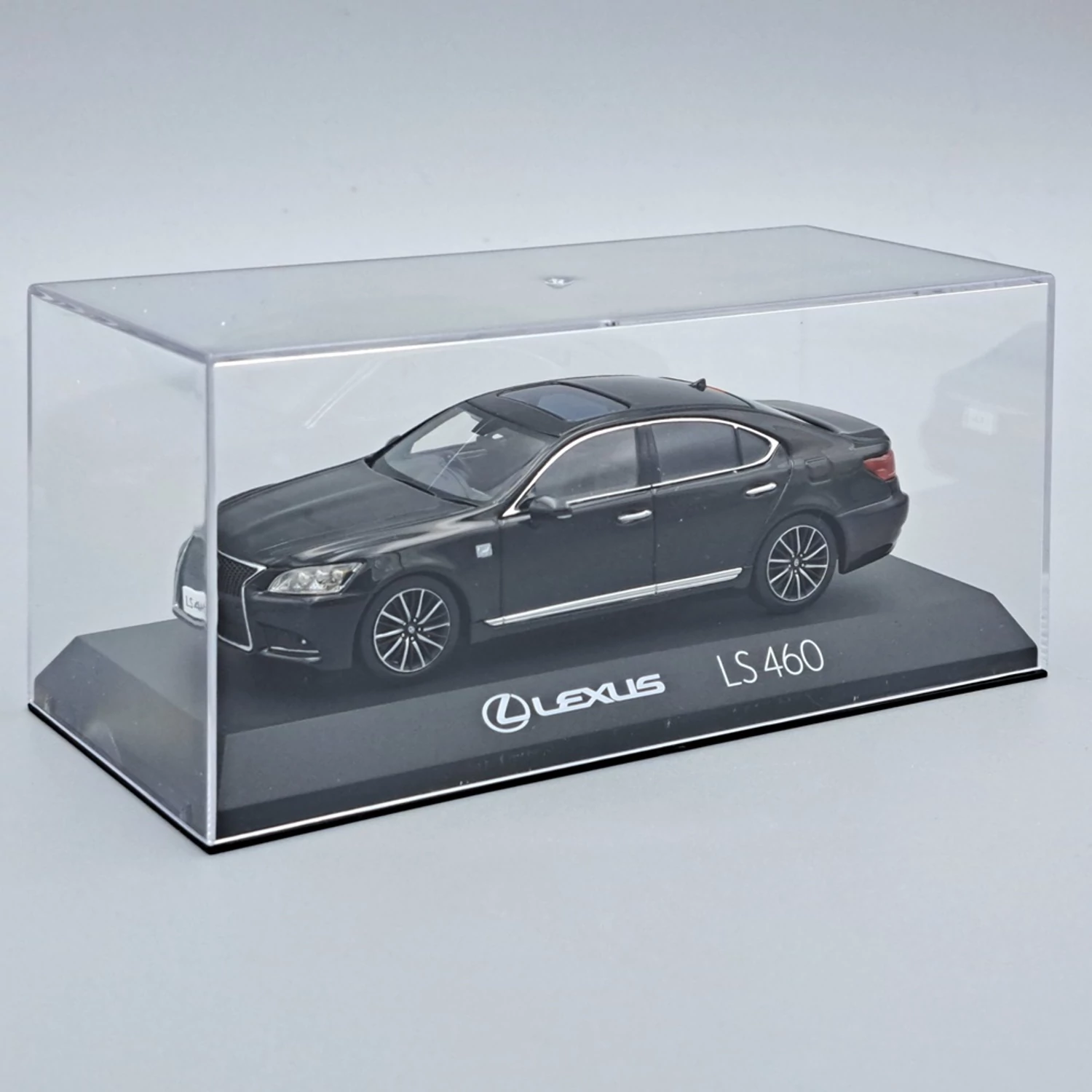 Lexus LS460 F Sport fém modell autó 1:43-es méretben