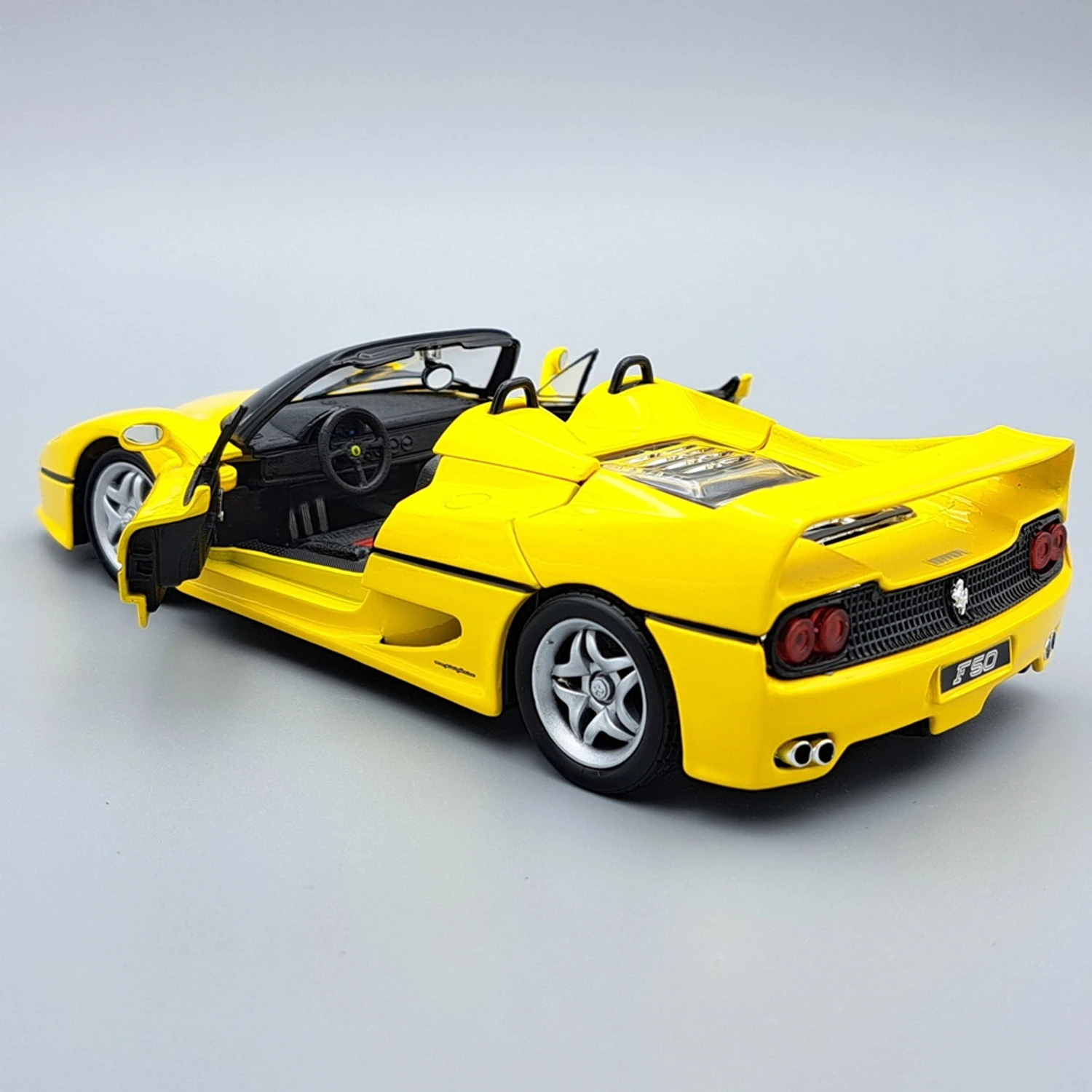 Ferrari F50 fém modell autó 1:24-es méretben