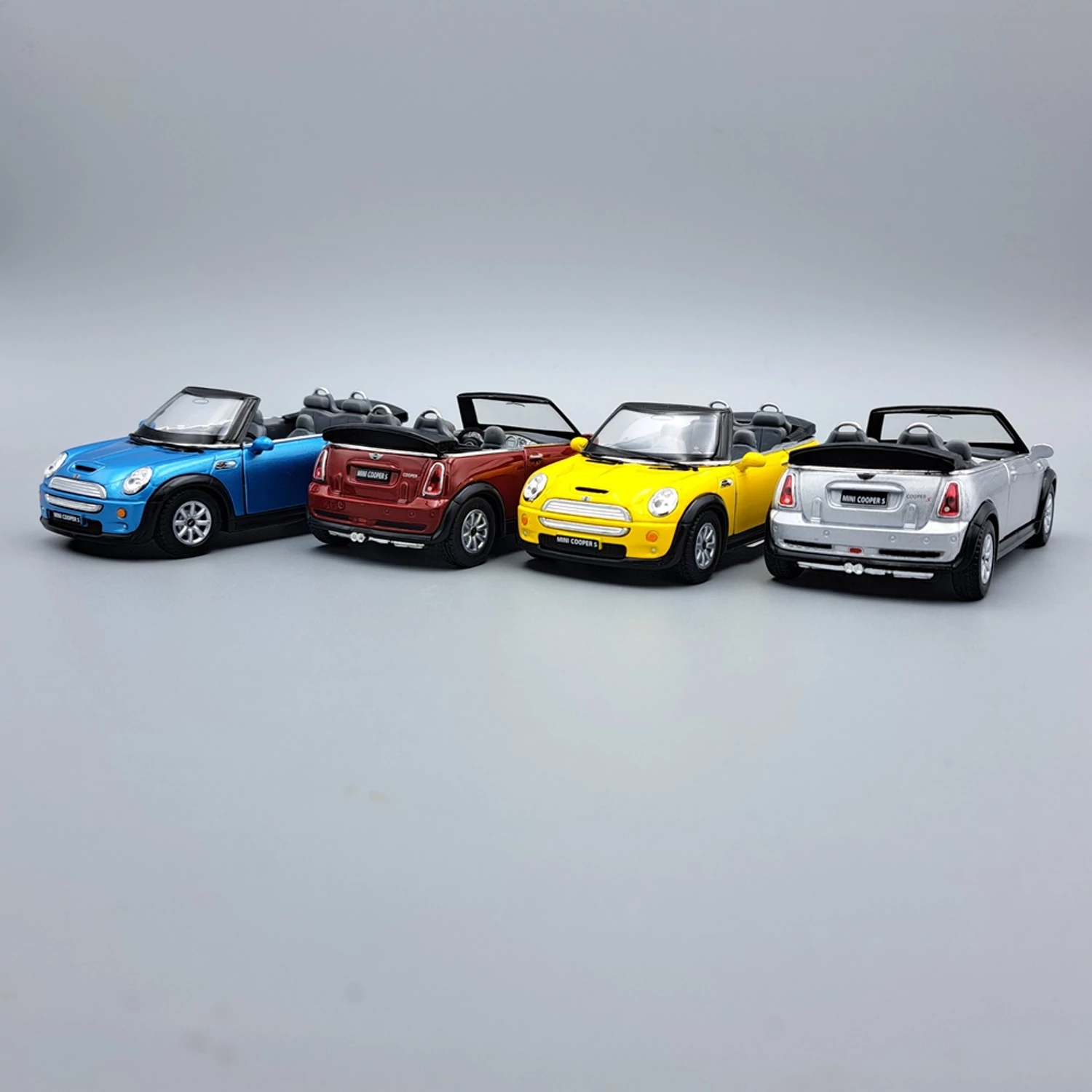 Mini Cooper S Cabrio egy 1:36 fém modell autó méretarányos kivitelben