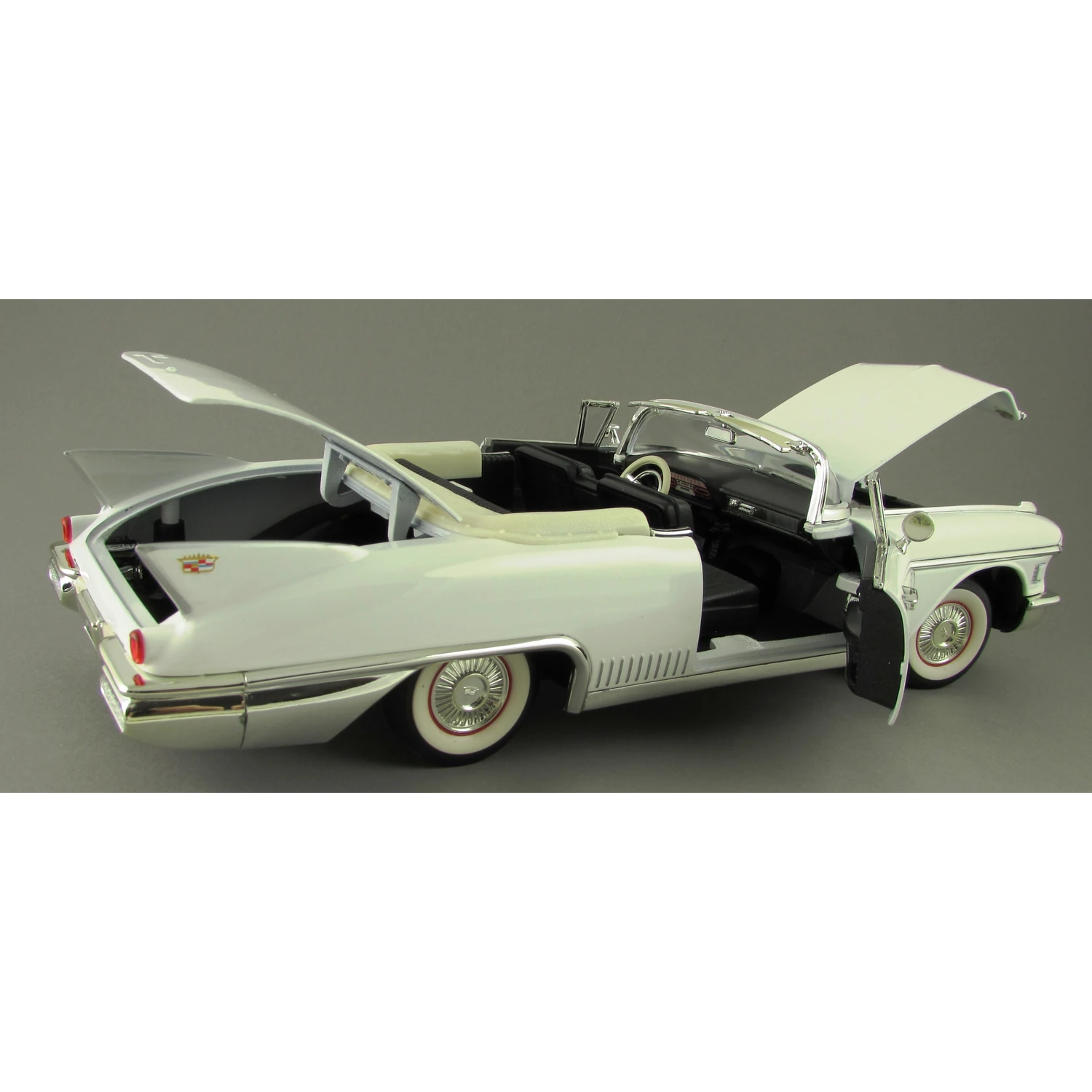 Cadillac Eldorado Biarritz 1:18 méretarányú modellautó.