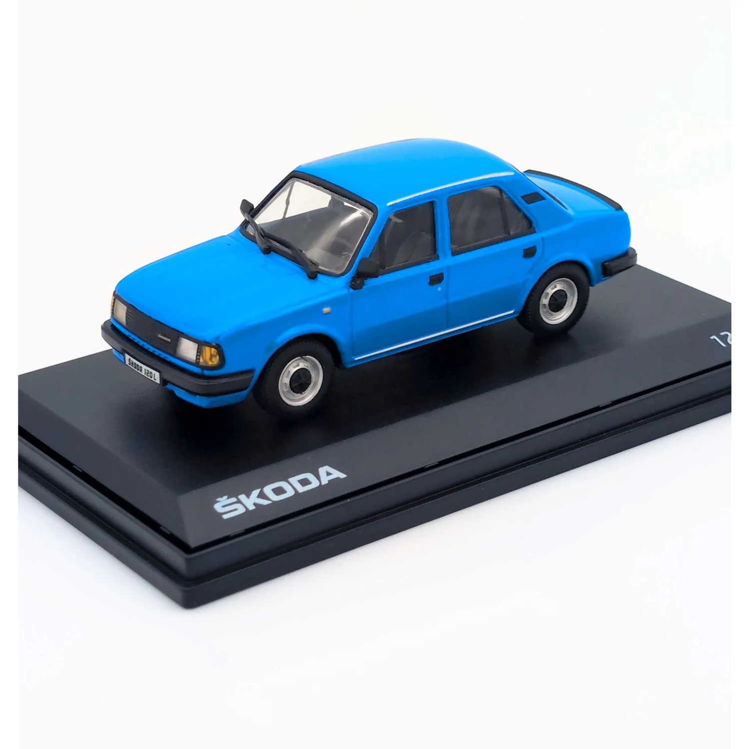 Skoda 120L 1:43 Abrex fém modellautó gyűjtőknek vitrinben