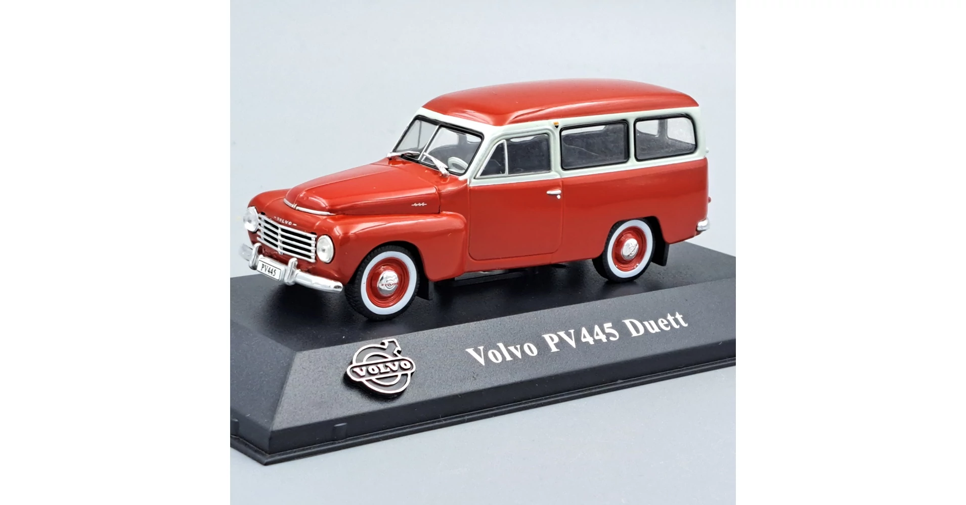 Volvo PV445 Duett fém modell autó 1:43-as méretben