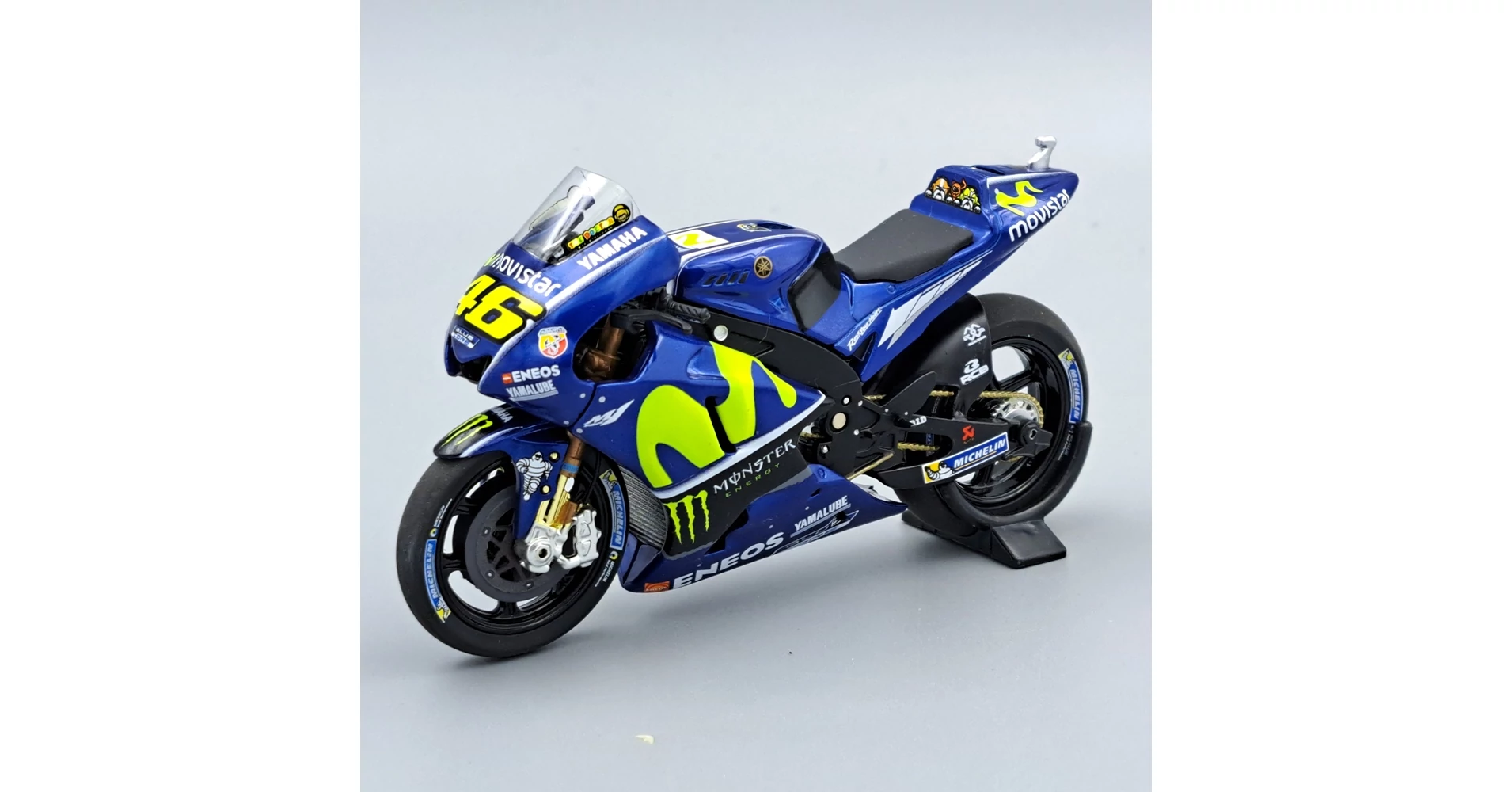 Yamaha YZR-M1 2017 fém modell motor 1:18-as méretben