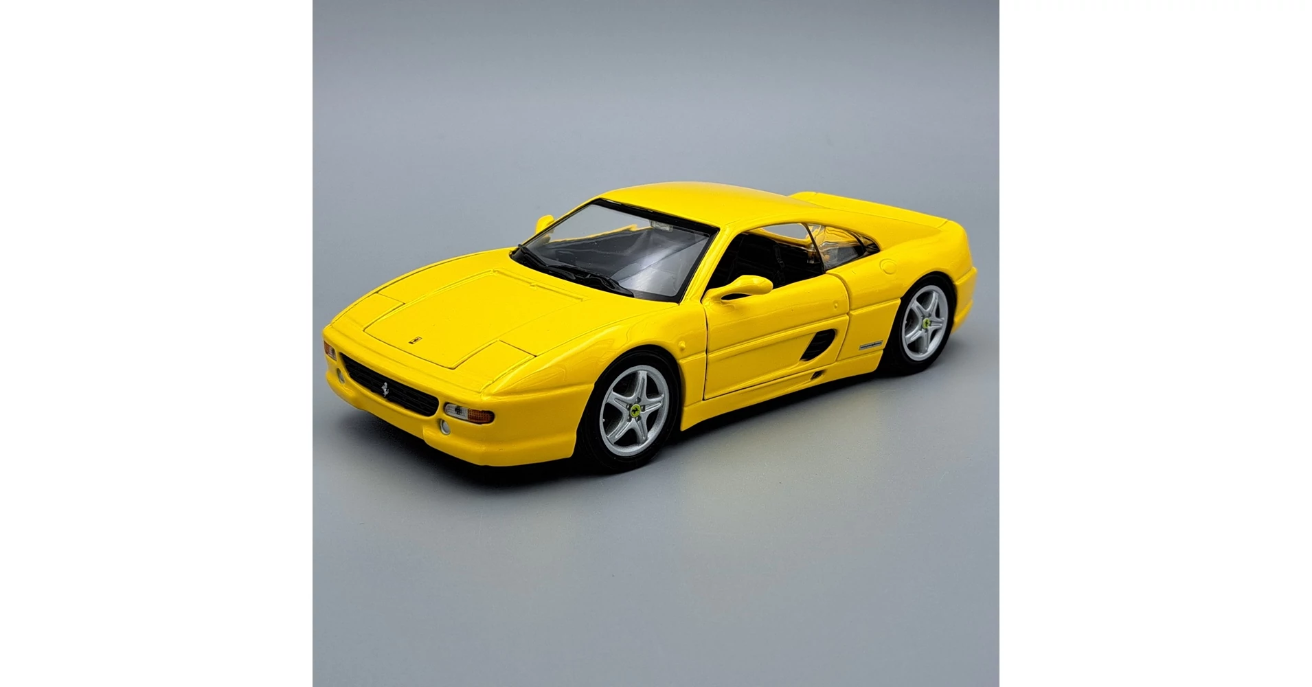 Ferrari F355 Berlinetta fém modell autó 1:24-es méretben