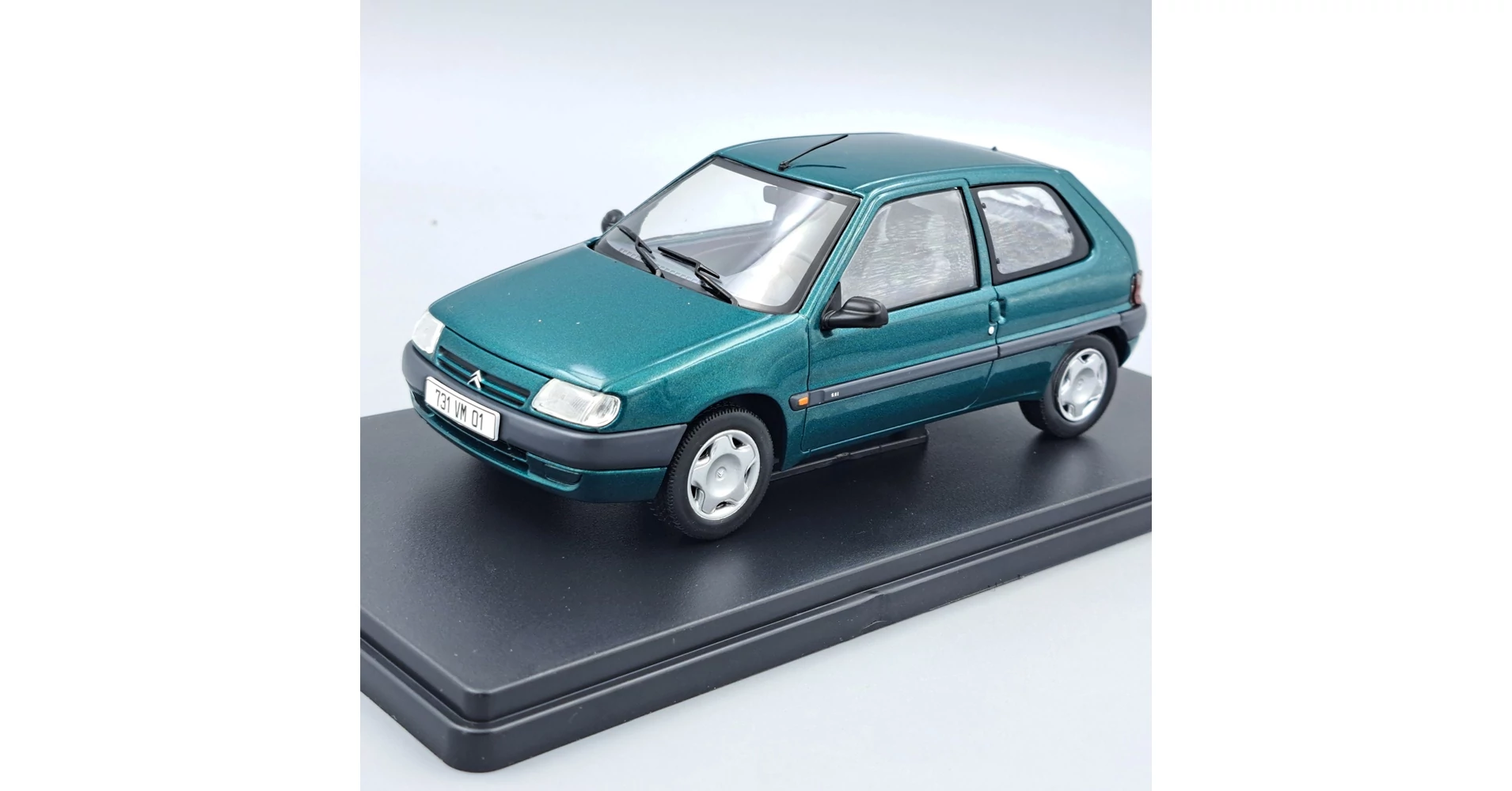 1/24 シトロエン サクソ 1999 (グリーンメタリック) 1/24 シトロエン サクソ 1999 (グリーンメタリック) 1/24