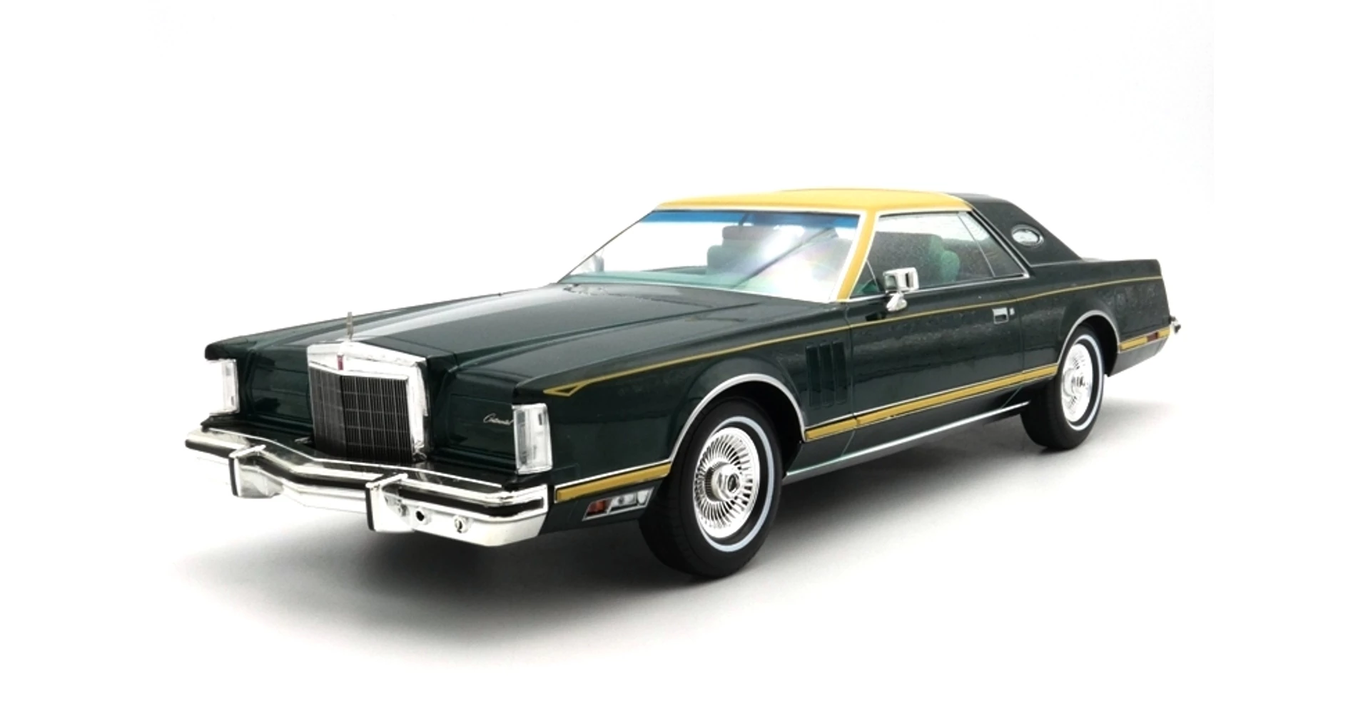 A Lincoln Continental Mark V egy 1:18 méretarányú modell autó.
