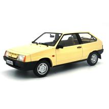 Lada Samara 1:18 Modellautó