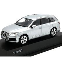 Audi Q7 2015 Silver 1:43 Modell Autó