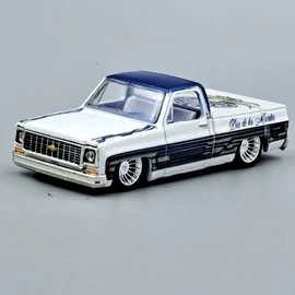 Chevrolet Custom Deluxe 10 1973 1:64 M2 fém autó modell