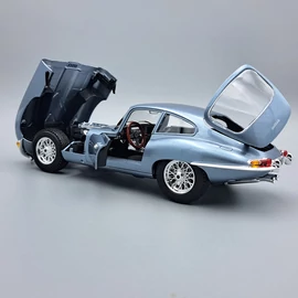 Jaguar E-Type Coupe 1961 1:18 Burago fém autó modell