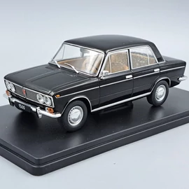 Lada 1500 fekete 1:24 WhiteBox fém retró autó modell