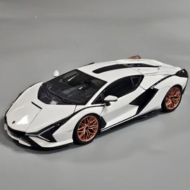 Lamborghini Sian FKP 37 1:18 fehér modellautó