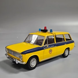 Lada 2102 USSR Police 1970 1:18 modellautó