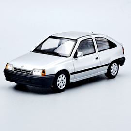Opel Kadett E 1990 1:43 Ezüst Minichamps