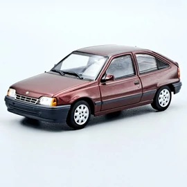 Opel Kadett E 1990 1:43 Bordó Minichamps modellautó