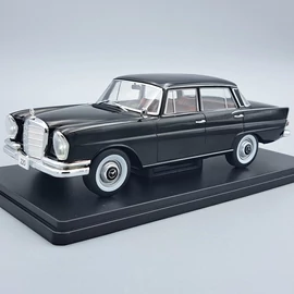 Mercedes-Benz 220 1:24 WhiteBox fém modellautó