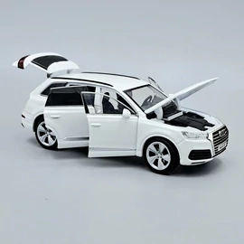 Audi Q7 1:32 fehér Tayumo játékautó