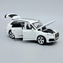 Audi Q7 1:32 fehér Tayumo autó modell
