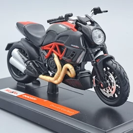 Ducati Diavel Carbon 1:18 Maisto motor modell