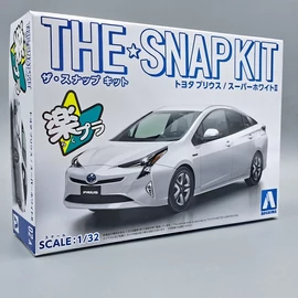Toyota Prius építhető makett 1:32 fehér