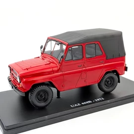 Uaz 469B 1972 1:24 retró modellautó vitrinben