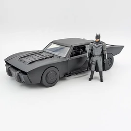 Batmobile 2022 Batman figurával 1:18 filmes modellautó