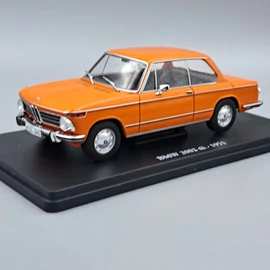 BMW 2002tii 1971 1:24 retró modellautó 