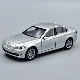 BMW 535i Welly modell autó ezüst fém autómodell