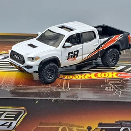 Hot Wheels Elite 64 - Toyota Tacoma '17 fém autó modell