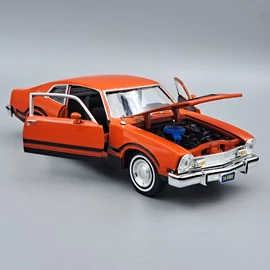 Ford Maverick Grabber 1974 1:24 MotorMax retró fém autómodell