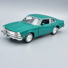 Ford Maverick 1974 1:24 Motor Max zöld retró autó modell