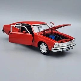 Ford Maverick 1974 1:24 Motor Max piros autó modell