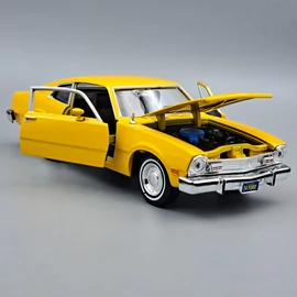 Ford Maverick 1974 1:24 Motor Max sárga retró autó modell
