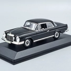 Mercedes Benz S-Class 280SE 1:43 fekete retró Maxichamps autó modell