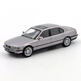 BMW E38 750 IL 2000 1:64 Mini GT 792