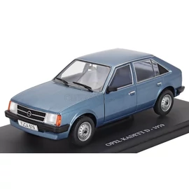 Opel Kadett D 1979 1:24 retró modell vitrinben