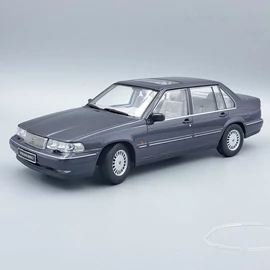 Volvo 962 1996 1:18 Triple9 modellautó