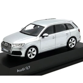 Audi Q7 2015 Silver 1:43 Modell Autó