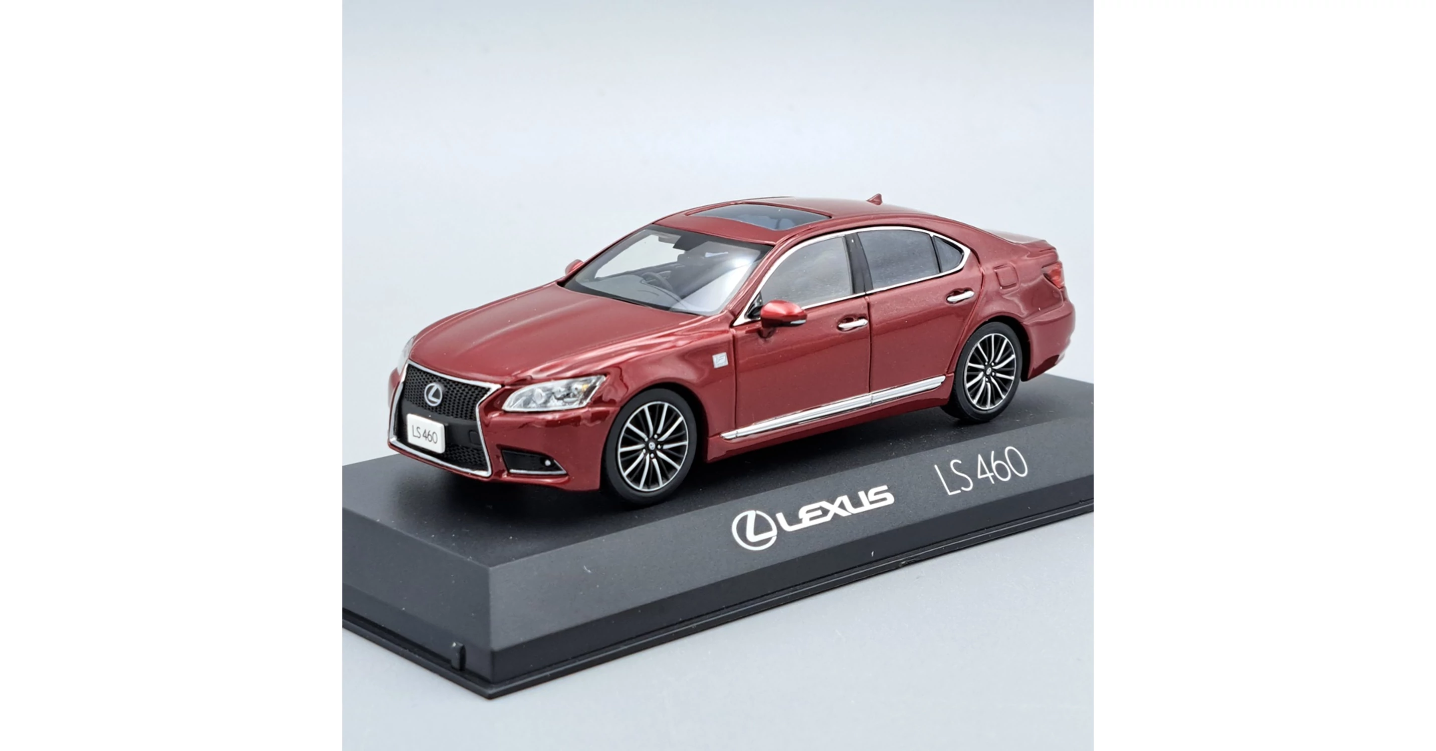 Lexus LS460 F Sport fém modell autó 1:43-es méretben
