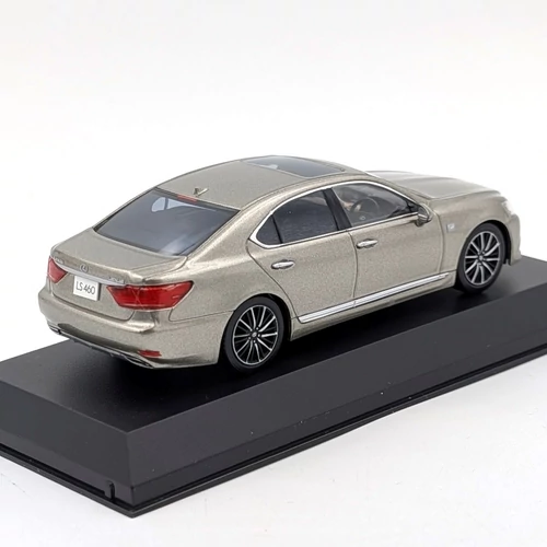 Lexus LS460 F Sport 1:43 Kyosho modell