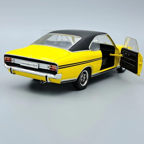 Opel Commondore A GS/E 1970 1:24 Edicola fém autó modell