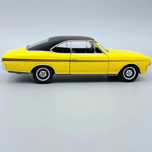 Opel Commondore A GS/E 1970 1:24 Edicola fém autó modell