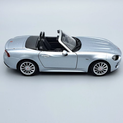 Fiat 124 Spider 1:24 Burago fém autómodell