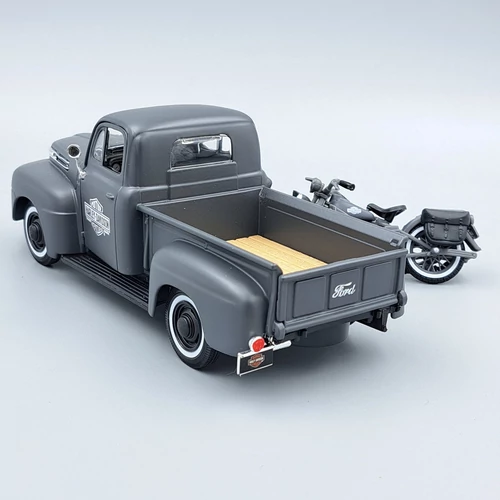 Ford F1 Pickup 1948+Harley WLA 1942 1:24 retró modellautó