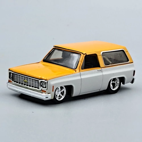 Chevrolet K5 Blazer 1973 1:64 M2 Machine fém retró autó modell