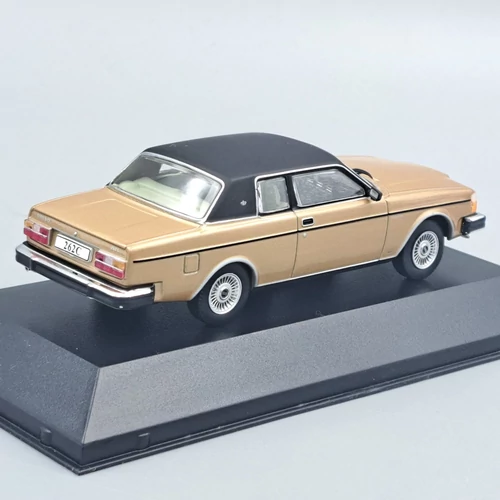 Volvo 262C Bertone Coupe 1977 1:43 retró autó modell