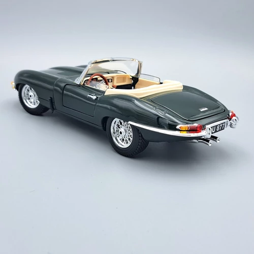 Jaguar E-Type Cabriolet 1961 1:18 Burago fém autó modell