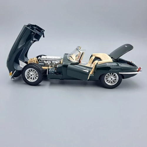 Jaguar E-Type Cabriolet 1961 1:18 Burago fém autó modell